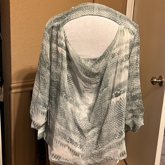 Jennifer Lopez snake print blouse - Picture 3 of 6